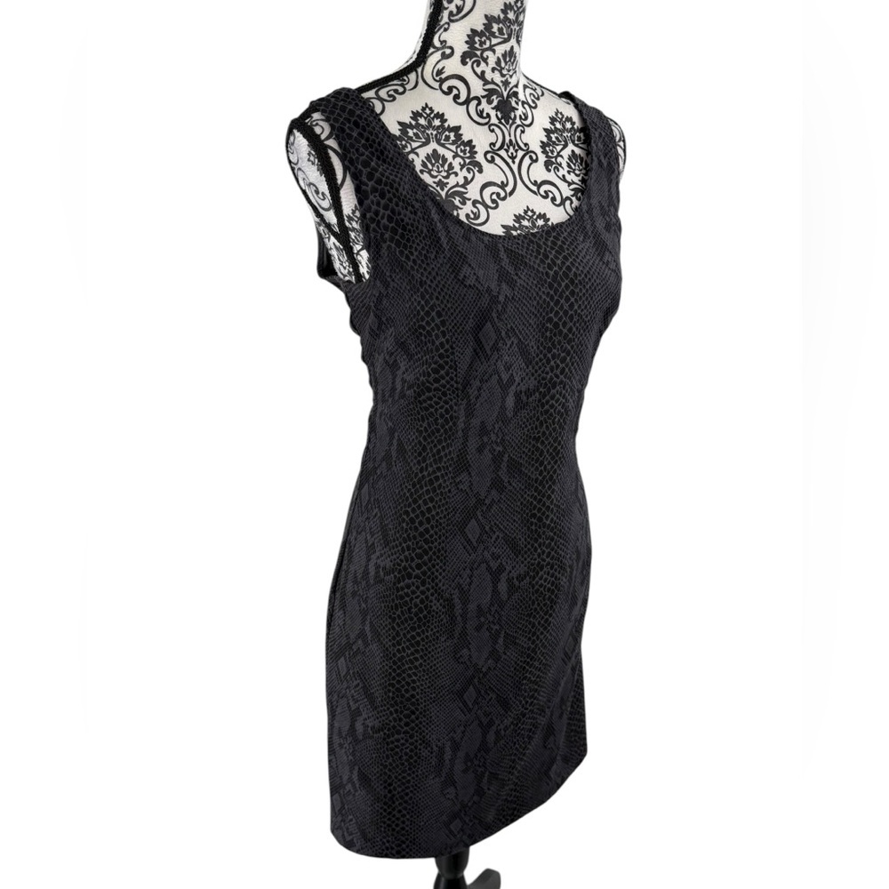 Joseph Ribkoff Black Snakeskin Textured Sheath Dress 10 | Vintage Bodycon Midi - Picture 4 of 15